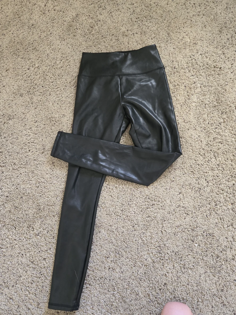 Hollister Black High-Waist Faux Leather Leggings - Picture 6 of 6